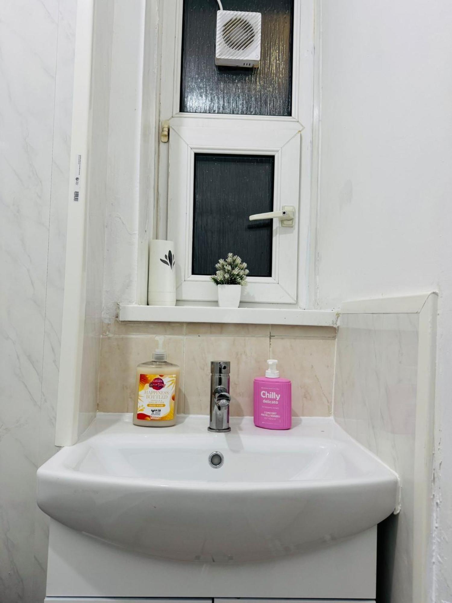 1 Bedroom Flat In Whitechapel, London Eksteriør billede